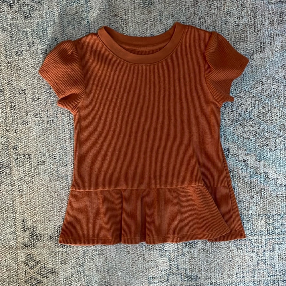Girls short sleeve size 5T top. Burnt orange color